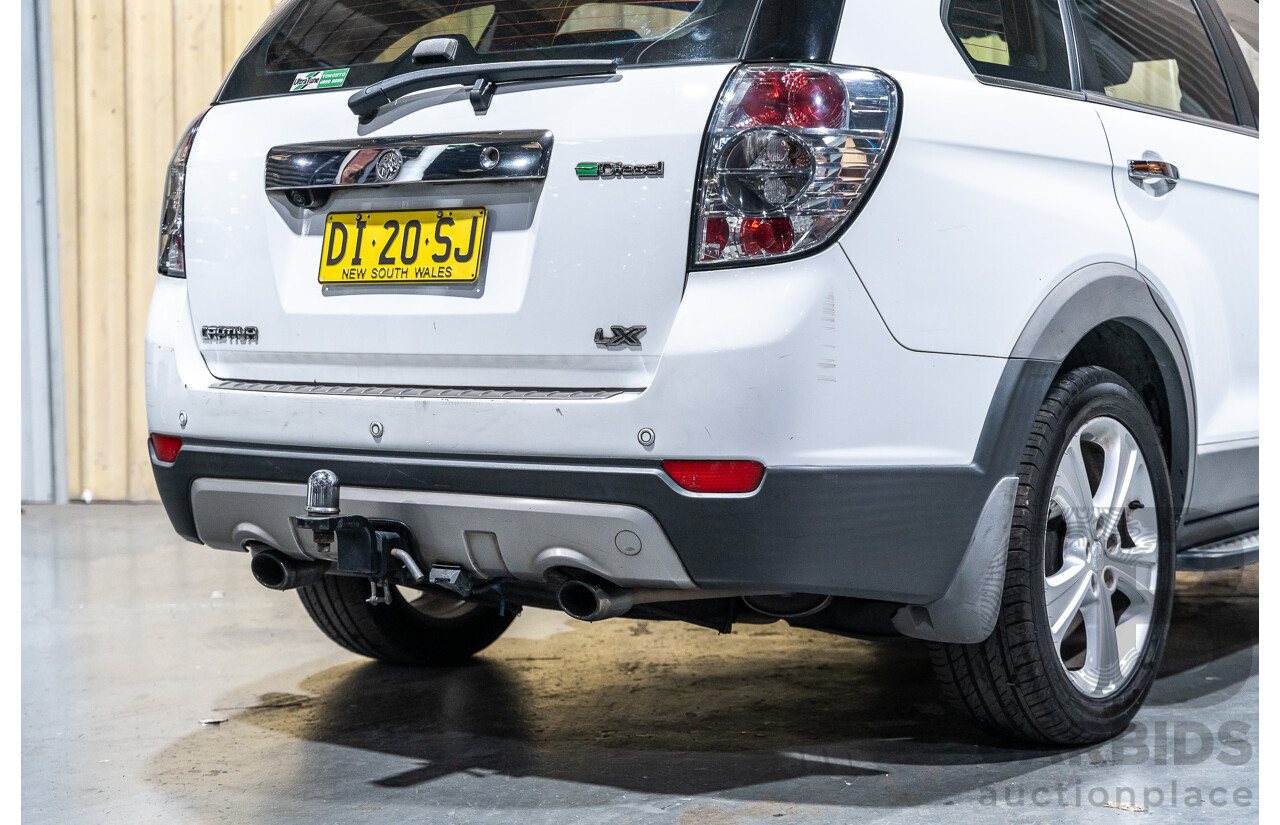 12/2012 Holden Captiva 7 LX (4x4) Series 2 CG MY12 4d Wagon White Turbo Diesel 2.2L - 7 Seater