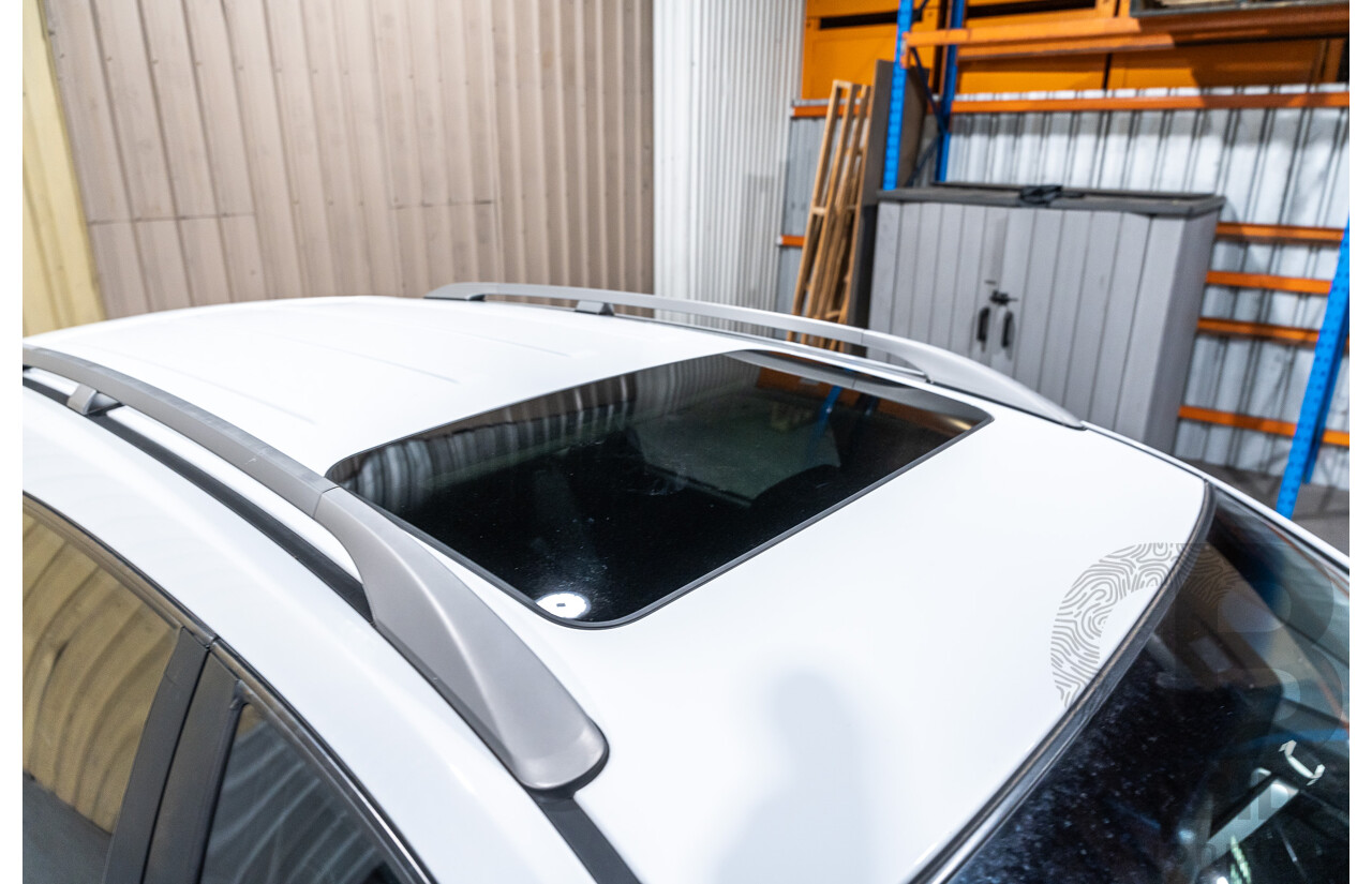 12/2012 Holden Captiva 7 LX (4x4) Series 2 CG MY12 4d Wagon White Turbo Diesel 2.2L - 7 Seater