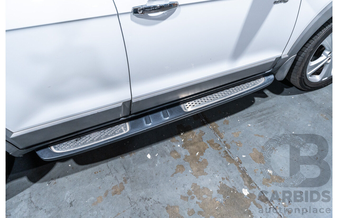 12/2012 Holden Captiva 7 LX (4x4) Series 2 CG MY12 4d Wagon White Turbo Diesel 2.2L - 7 Seater