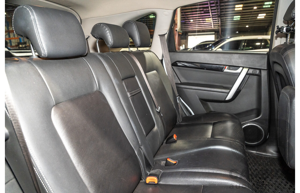 12/2012 Holden Captiva 7 LX (4x4) Series 2 CG MY12 4d Wagon White Turbo Diesel 2.2L - 7 Seater