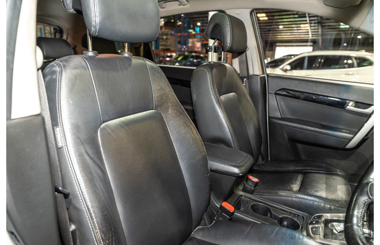 12/2012 Holden Captiva 7 LX (4x4) Series 2 CG MY12 4d Wagon White Turbo Diesel 2.2L - 7 Seater