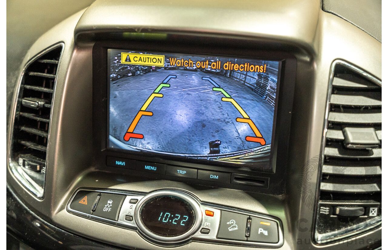 12/2012 Holden Captiva 7 LX (4x4) Series 2 CG MY12 4d Wagon White Turbo Diesel 2.2L - 7 Seater