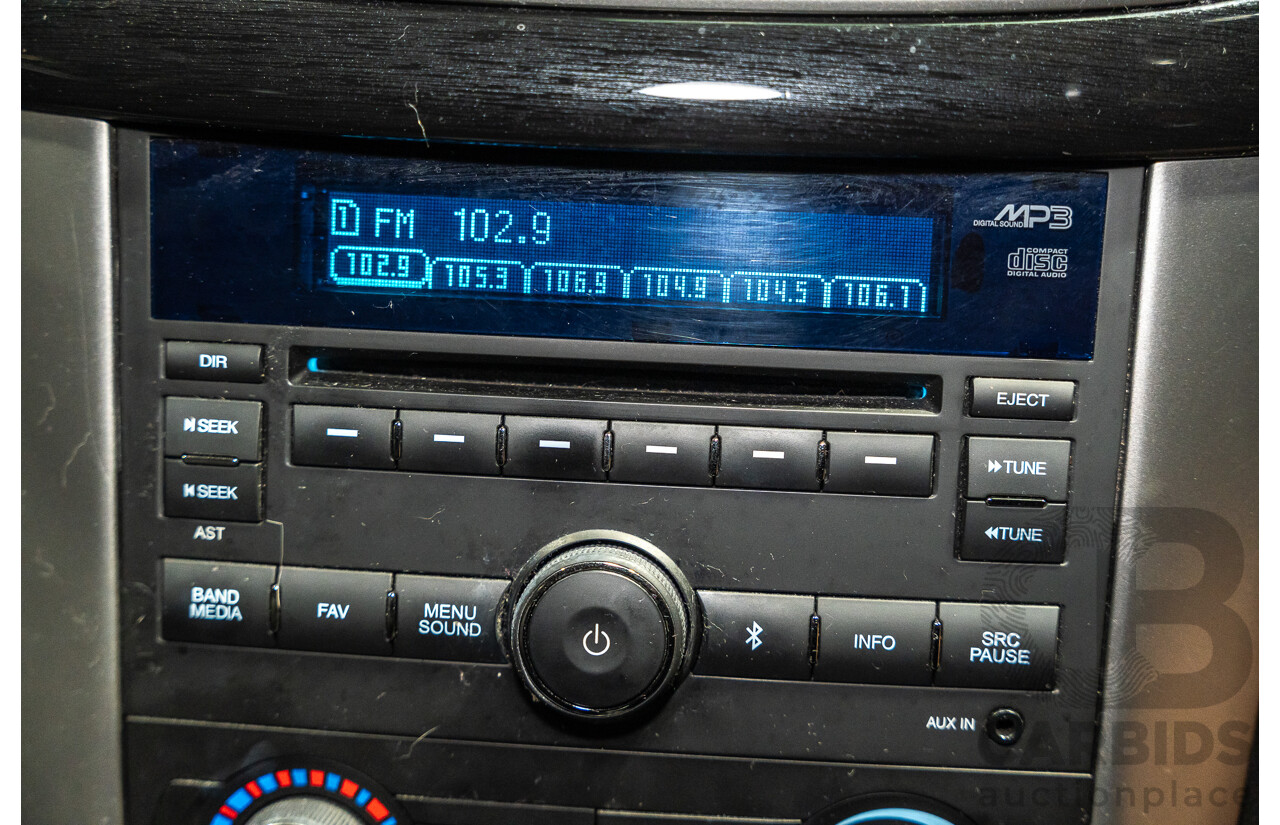 12/2012 Holden Captiva 7 LX (4x4) Series 2 CG MY12 4d Wagon White Turbo Diesel 2.2L - 7 Seater