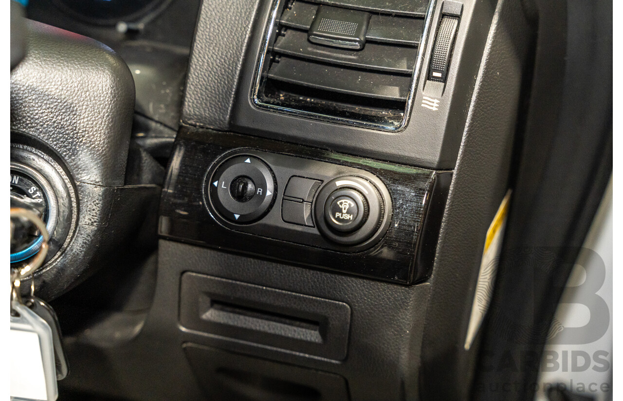 12/2012 Holden Captiva 7 LX (4x4) Series 2 CG MY12 4d Wagon White Turbo Diesel 2.2L - 7 Seater