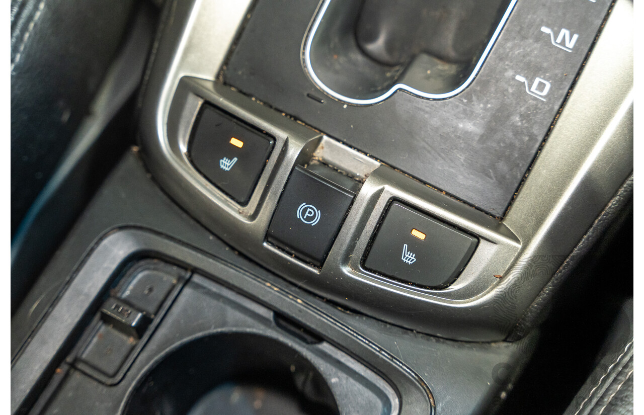 12/2012 Holden Captiva 7 LX (4x4) Series 2 CG MY12 4d Wagon White Turbo Diesel 2.2L - 7 Seater