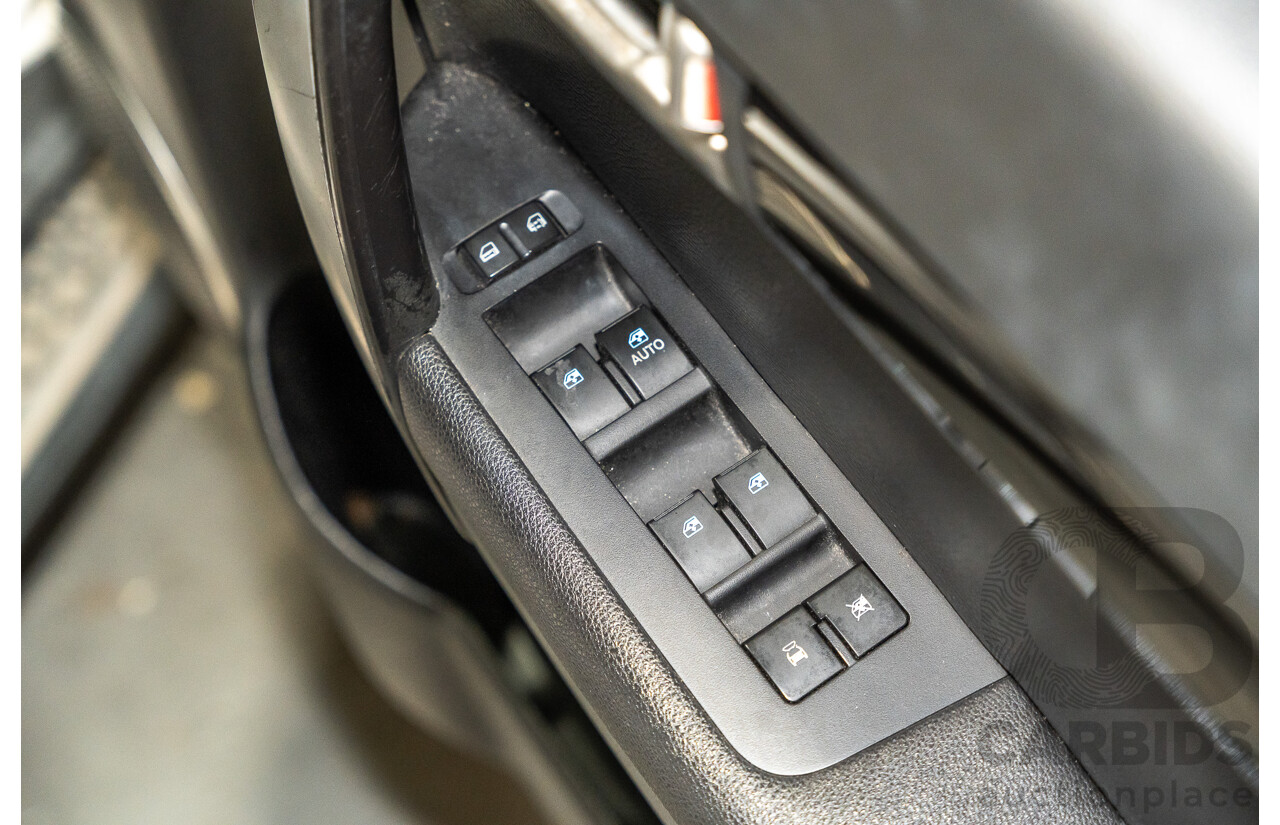 12/2012 Holden Captiva 7 LX (4x4) Series 2 CG MY12 4d Wagon White Turbo Diesel 2.2L - 7 Seater