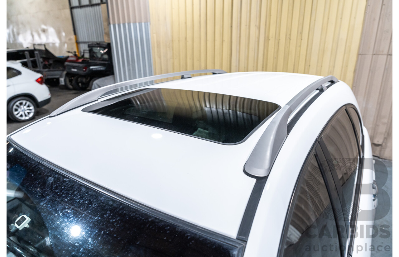 12/2012 Holden Captiva 7 LX (4x4) Series 2 CG MY12 4d Wagon White Turbo Diesel 2.2L - 7 Seater