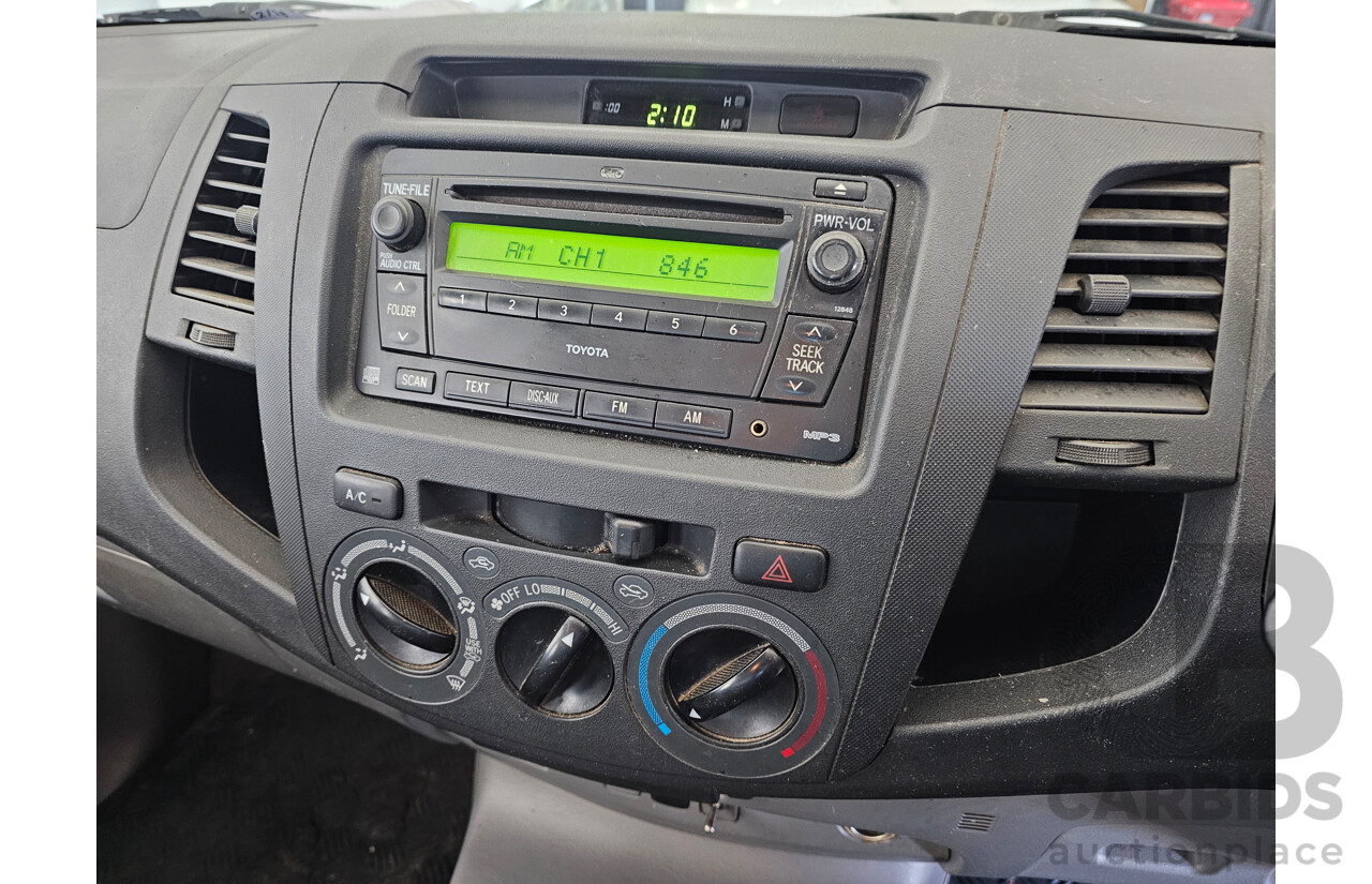 6/2009 Toyota Hilux SR (4x4) KUN26R 09 UPGRADE Dual Cab P/Up White 3.0L