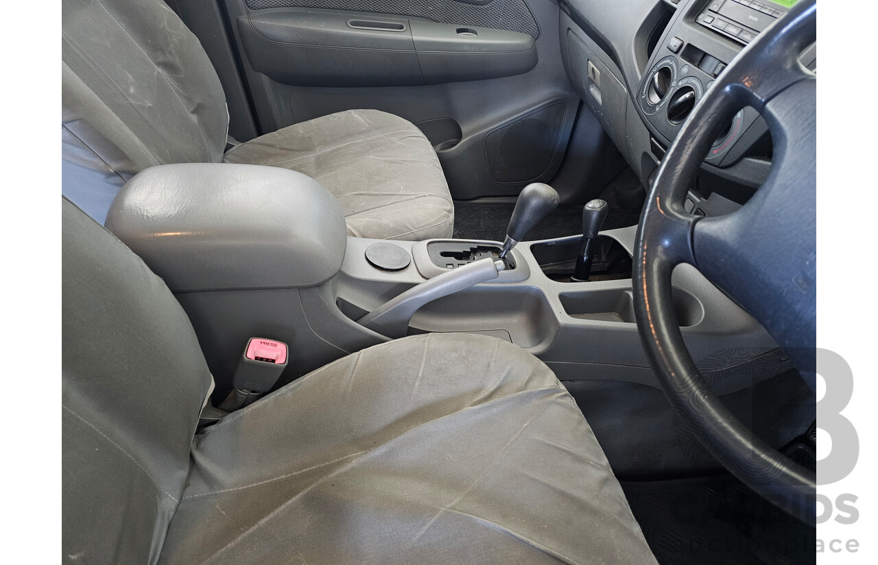 6/2009 Toyota Hilux SR (4x4) KUN26R 09 UPGRADE Dual Cab P/Up White 3.0L