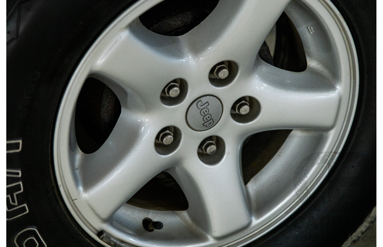 5/1998 Jeep Cherokee Sport (4x4) XJ 4d Wagon Red 4.0L