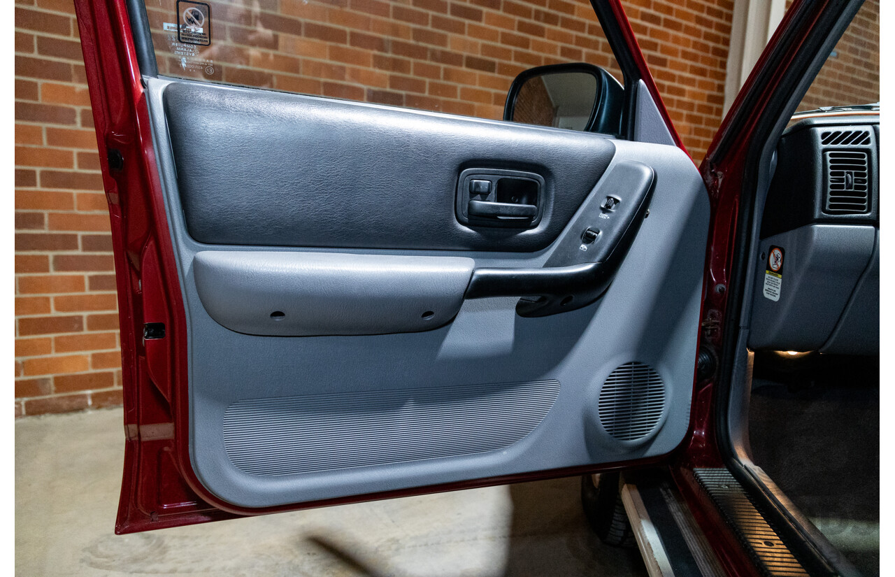 5/1998 Jeep Cherokee Sport (4x4) XJ 4d Wagon Red 4.0L