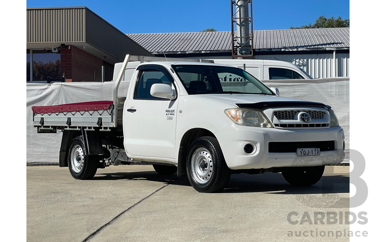 10/2005 Toyota Hilux WORKMATE RWD TGN16R C/Chas White 2.7L
