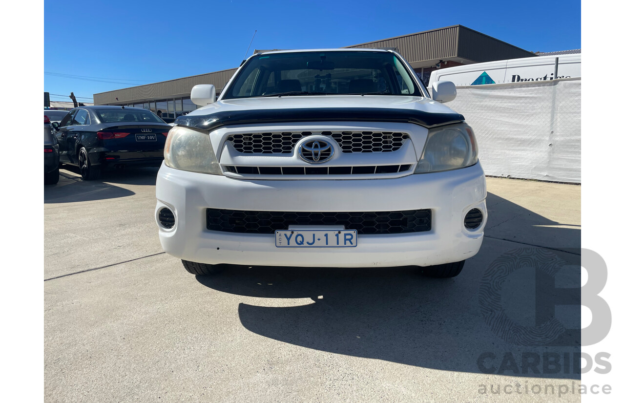 10/2005 Toyota Hilux WORKMATE RWD TGN16R C/Chas White 2.7L