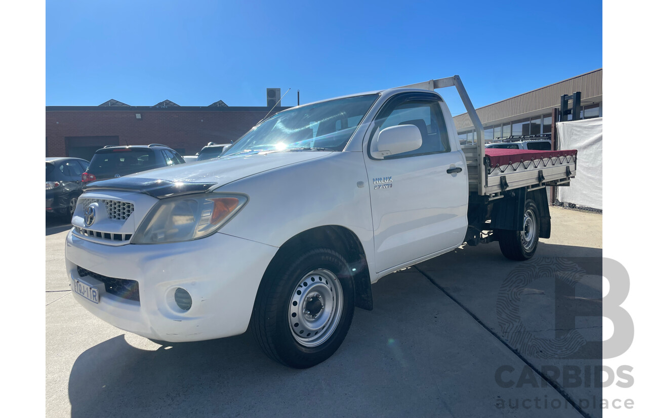 10/2005 Toyota Hilux WORKMATE RWD TGN16R C/Chas White 2.7L