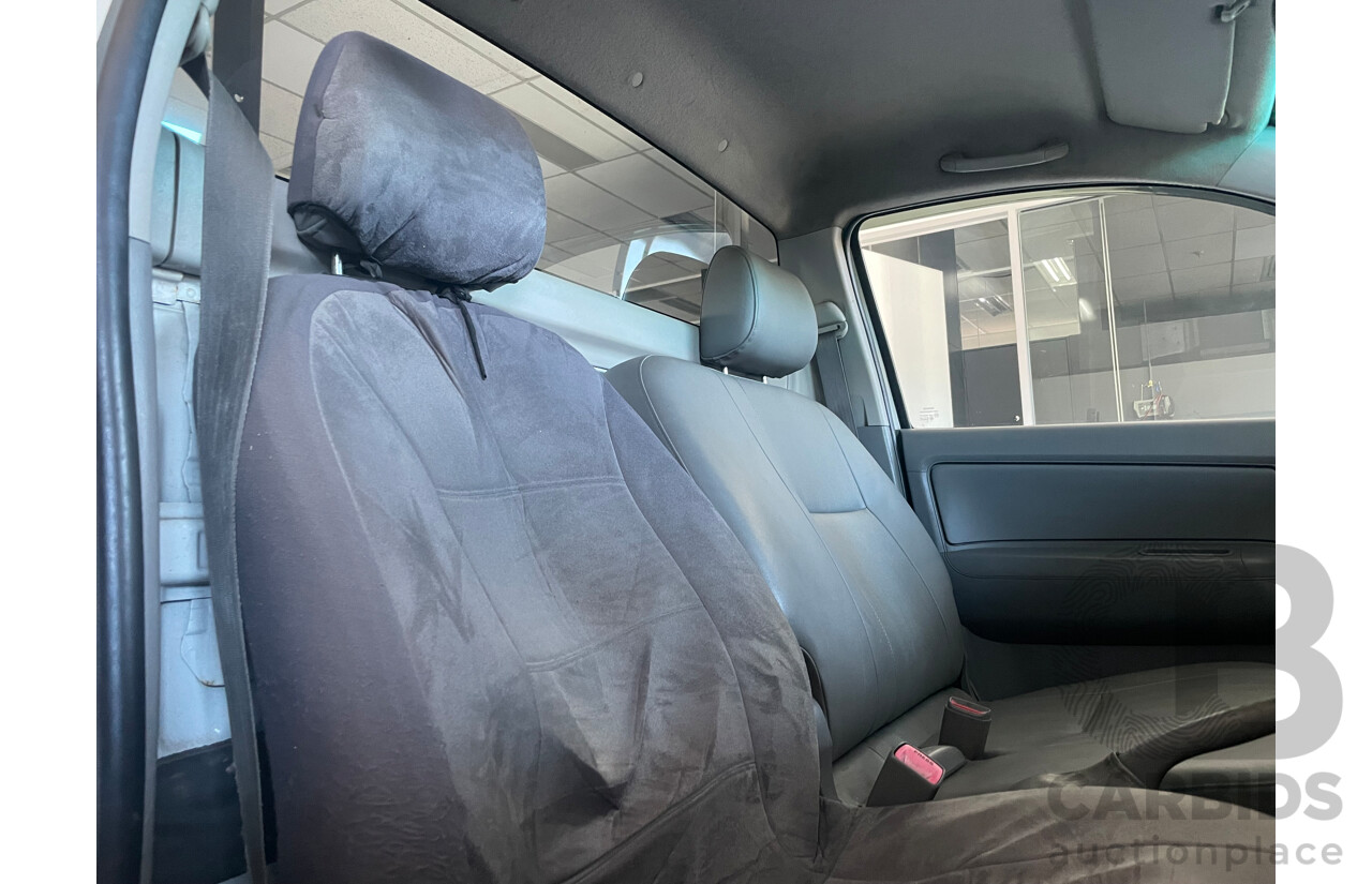10/2005 Toyota Hilux WORKMATE RWD TGN16R C/Chas White 2.7L