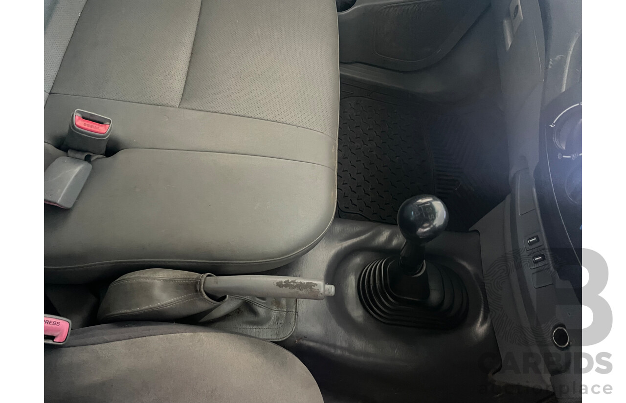10/2005 Toyota Hilux WORKMATE RWD TGN16R C/Chas White 2.7L