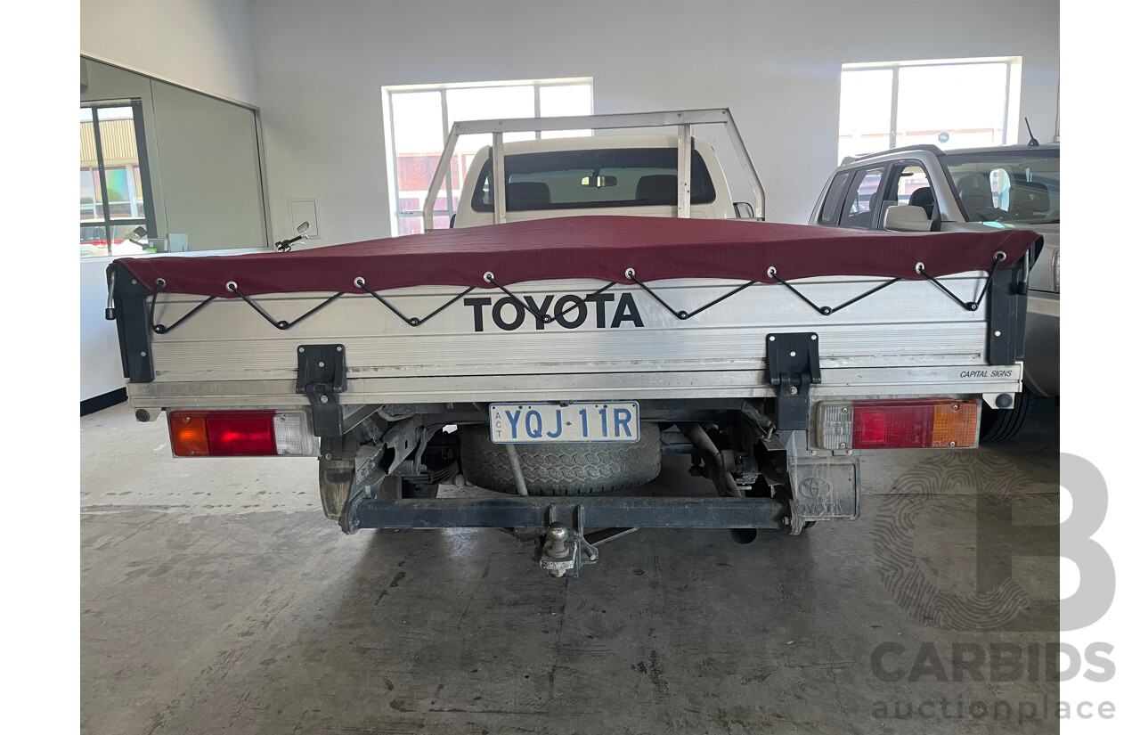 10/2005 Toyota Hilux WORKMATE RWD TGN16R C/Chas White 2.7L