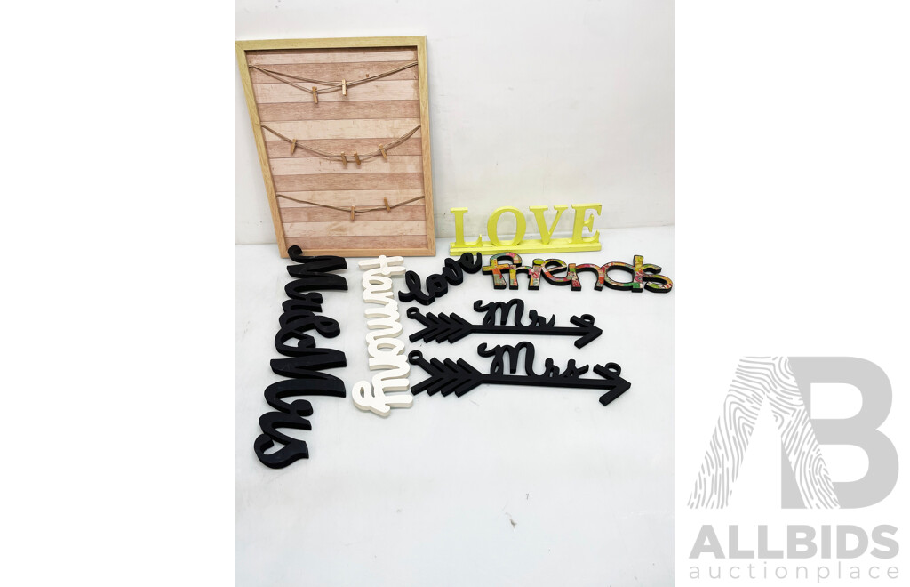 Assorted Household Decorations