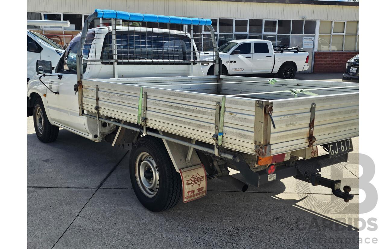 12/2003 Toyota Hilux  RZN149R C/Chas White 2.7L