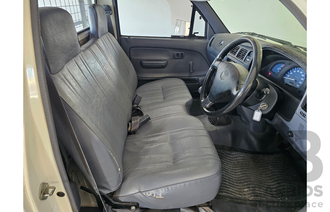 12/2003 Toyota Hilux  RZN149R C/Chas White 2.7L