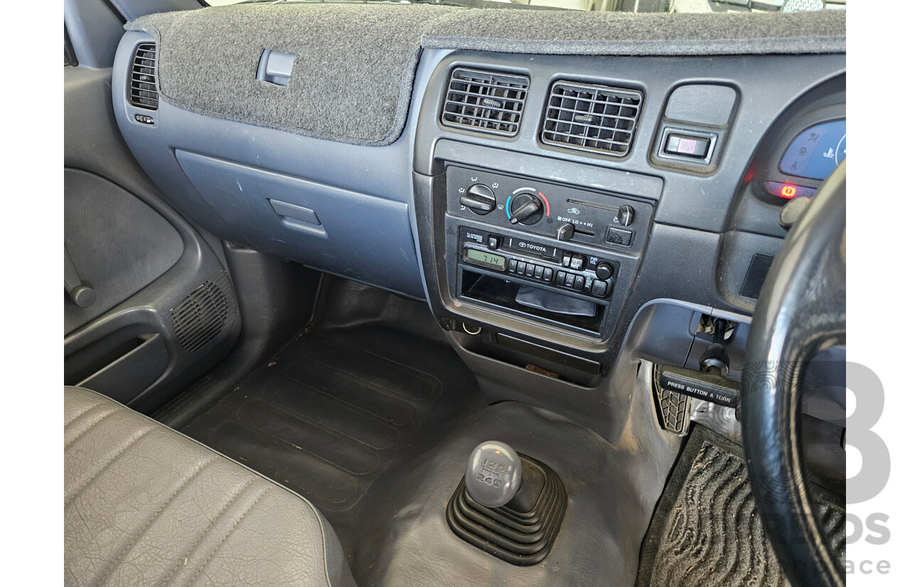 12/2003 Toyota Hilux  RZN149R C/Chas White 2.7L