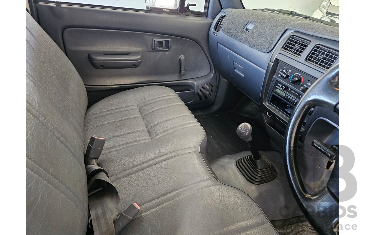 12/2003 Toyota Hilux  RZN149R C/Chas White 2.7L