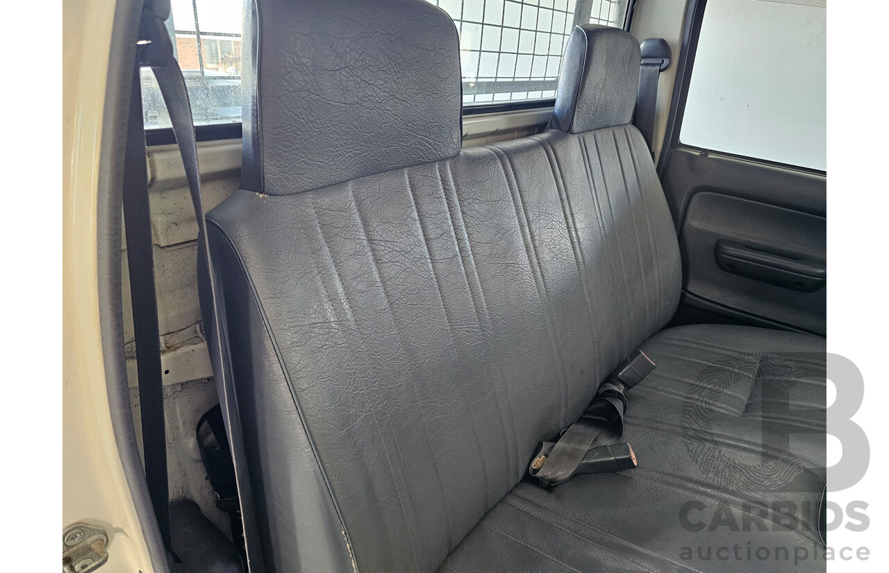 12/2003 Toyota Hilux  RZN149R C/Chas White 2.7L