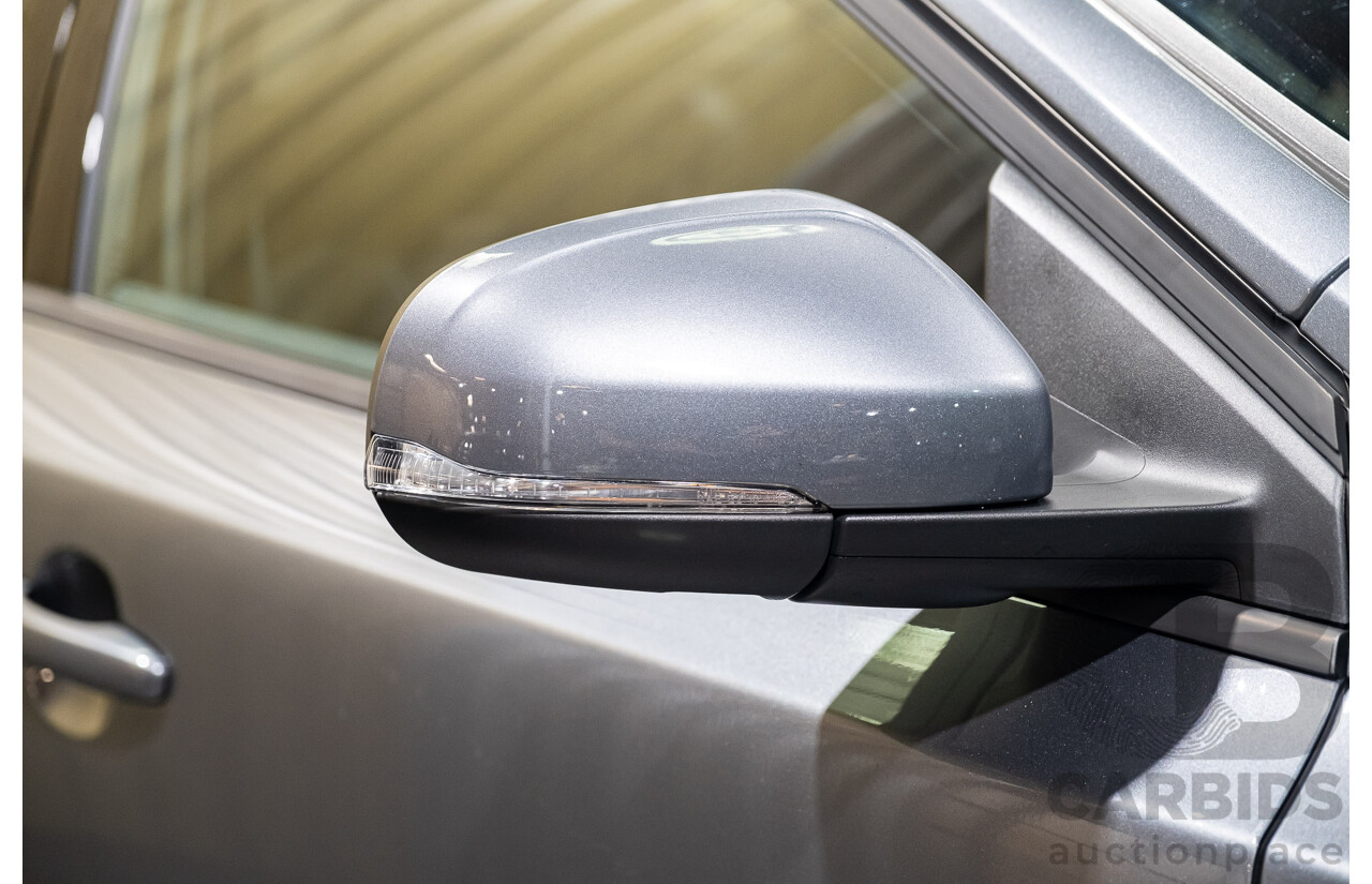 9/2017 Volvo V40 T3 Kinetic M MY16 5d Hatchback Metallic Grey Turbo 1.5L