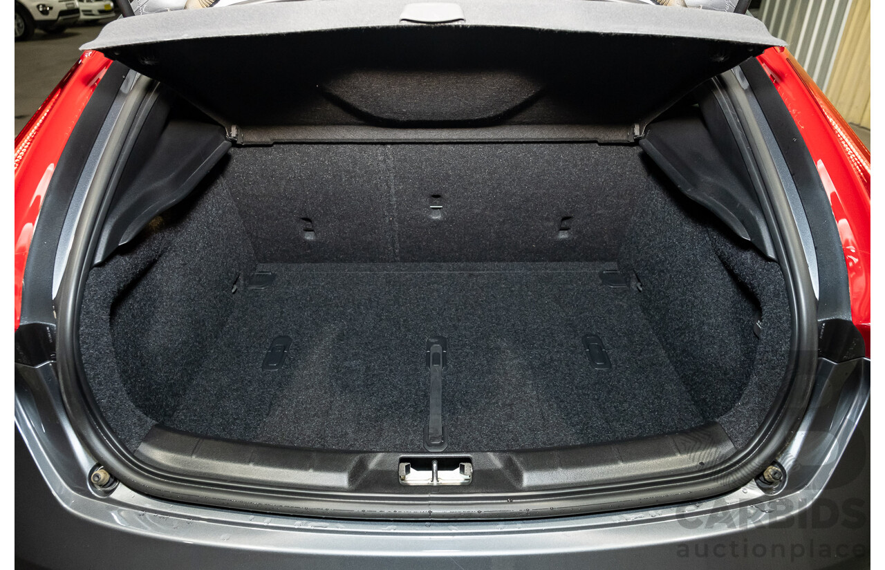 9/2017 Volvo V40 T3 Kinetic M MY16 5d Hatchback Metallic Grey Turbo 1.5L