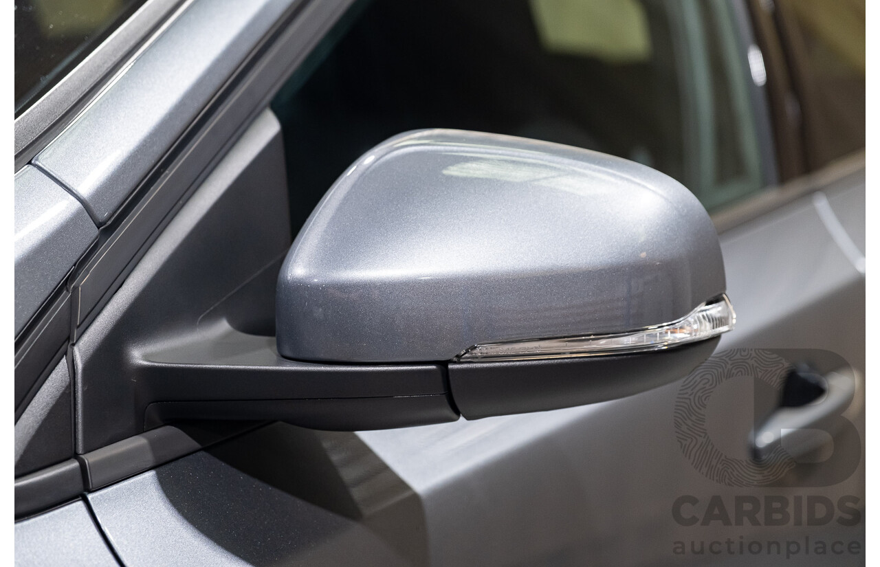 9/2017 Volvo V40 T3 Kinetic M MY16 5d Hatchback Metallic Grey Turbo 1.5L