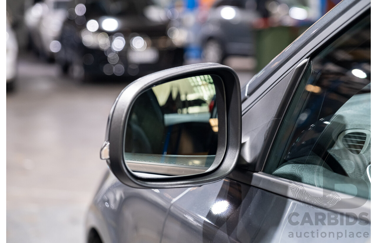 9/2017 Volvo V40 T3 Kinetic M MY16 5d Hatchback Metallic Grey Turbo 1.5L