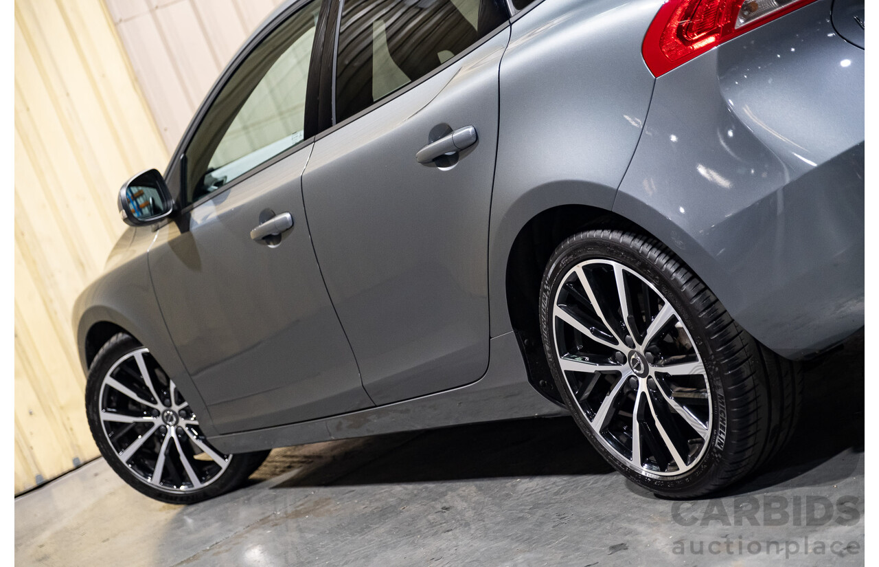 9/2017 Volvo V40 T3 Kinetic M MY16 5d Hatchback Metallic Grey Turbo 1.5L