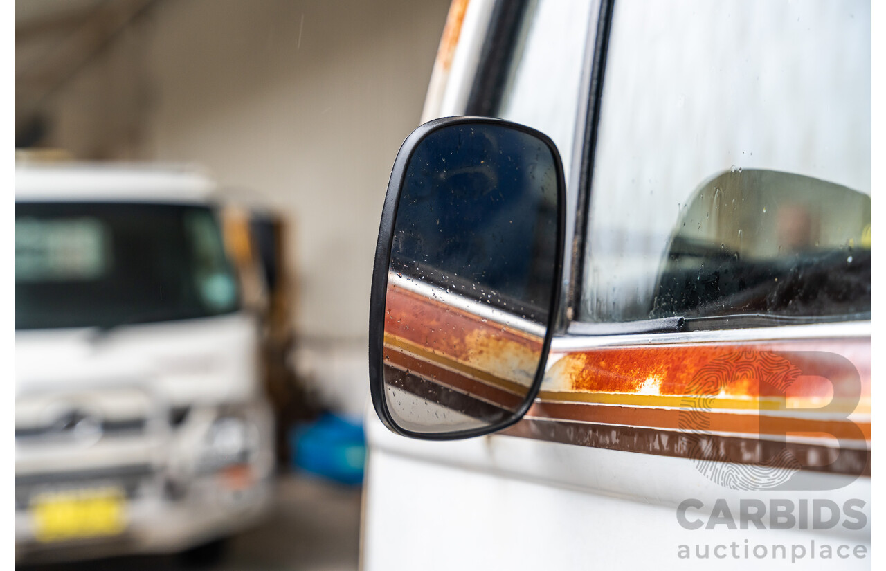 6/1975 Volkswagen Kombi Type 2 T2 Microbus Transporter Van White 1.8L