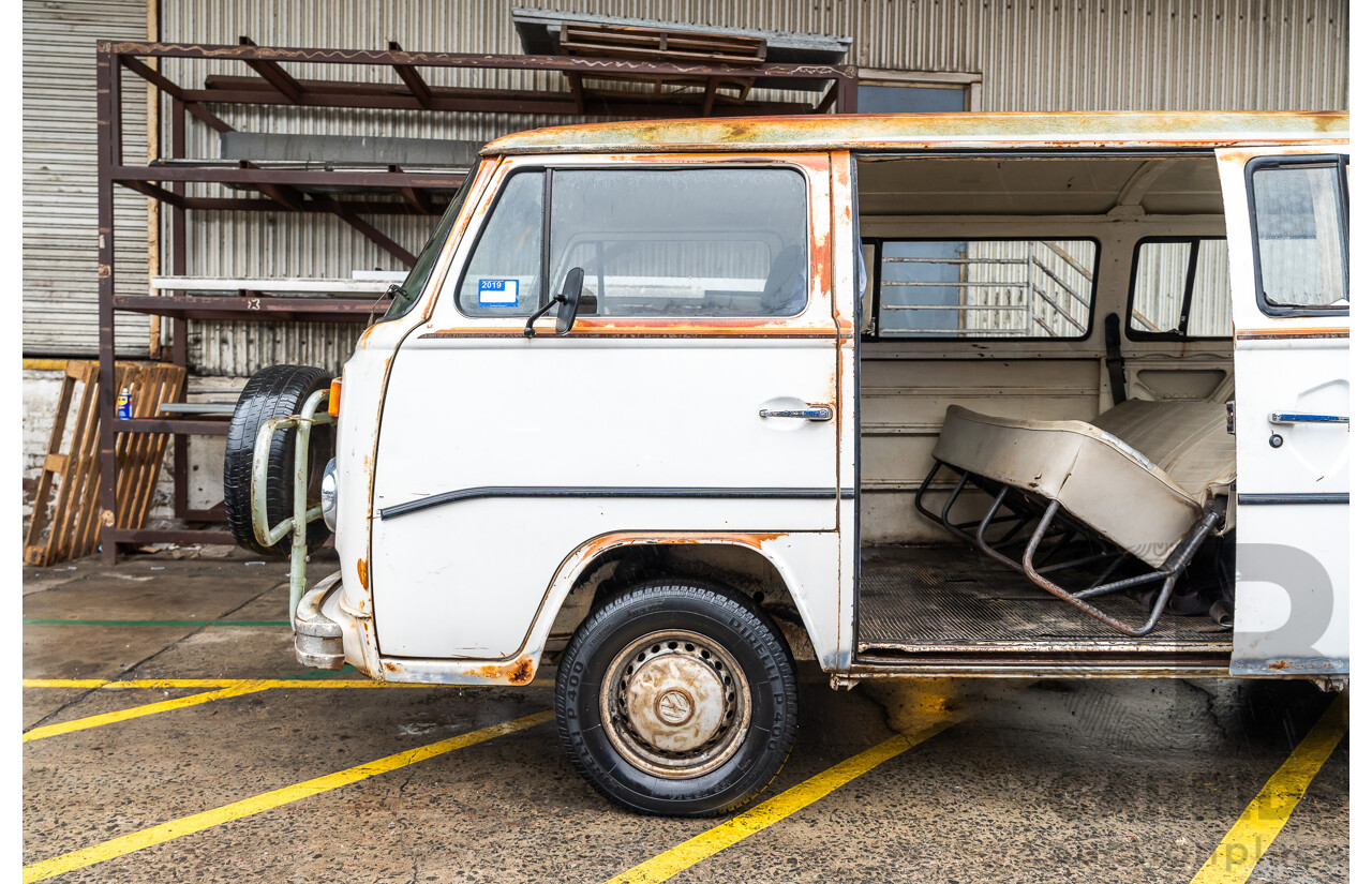 6/1975 Volkswagen Kombi Type 2 T2 Microbus Transporter Van White 1.8L