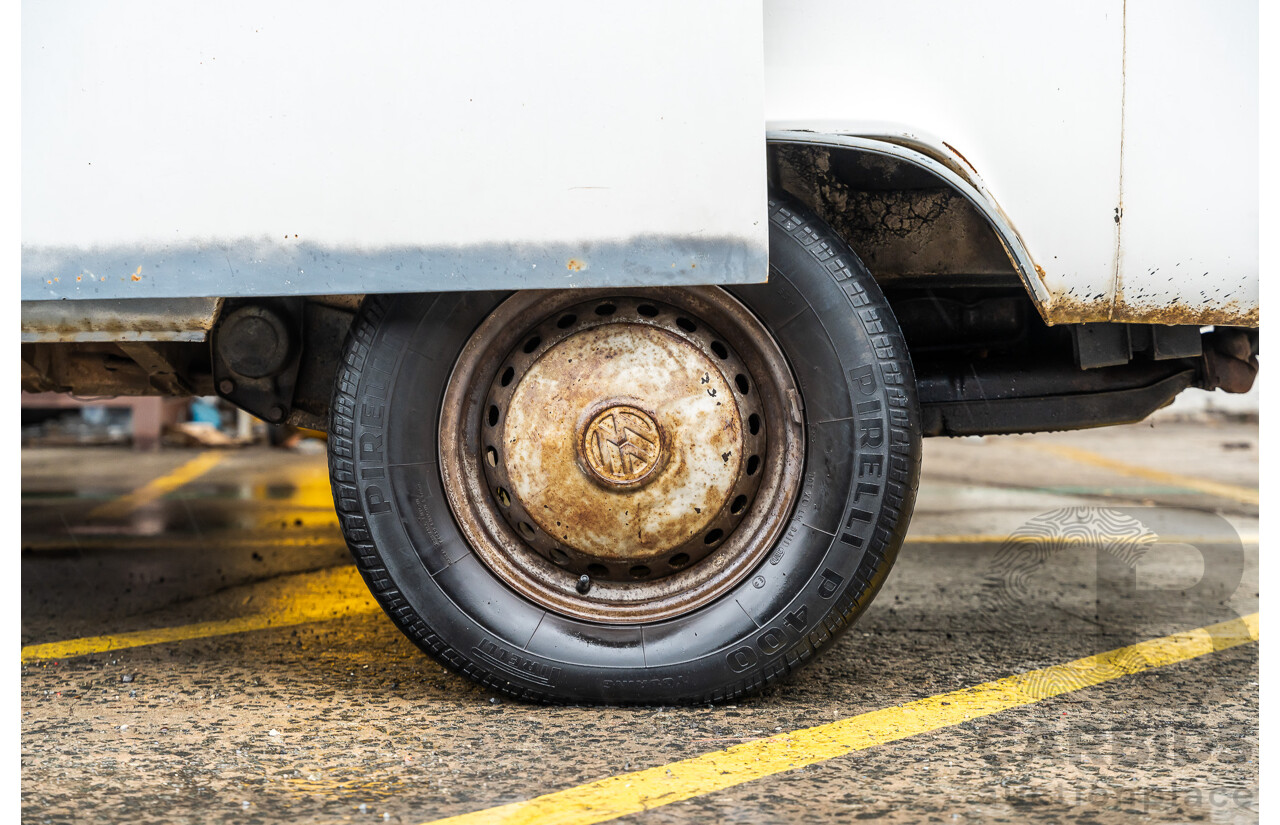 6/1975 Volkswagen Kombi Type 2 T2 Microbus Transporter Van White 1.8L