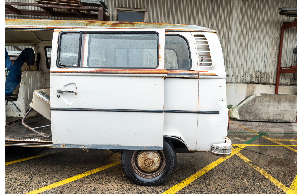 6/1975 Volkswagen Kombi Type 2 T2 Microbus Transporter Van White 1.8L