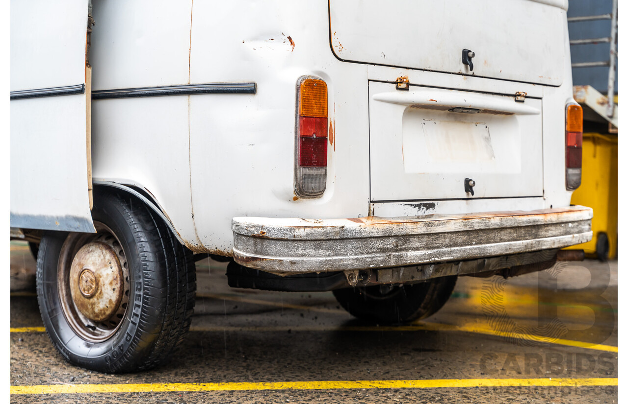 6/1975 Volkswagen Kombi Type 2 T2 Microbus Transporter Van White 1.8L