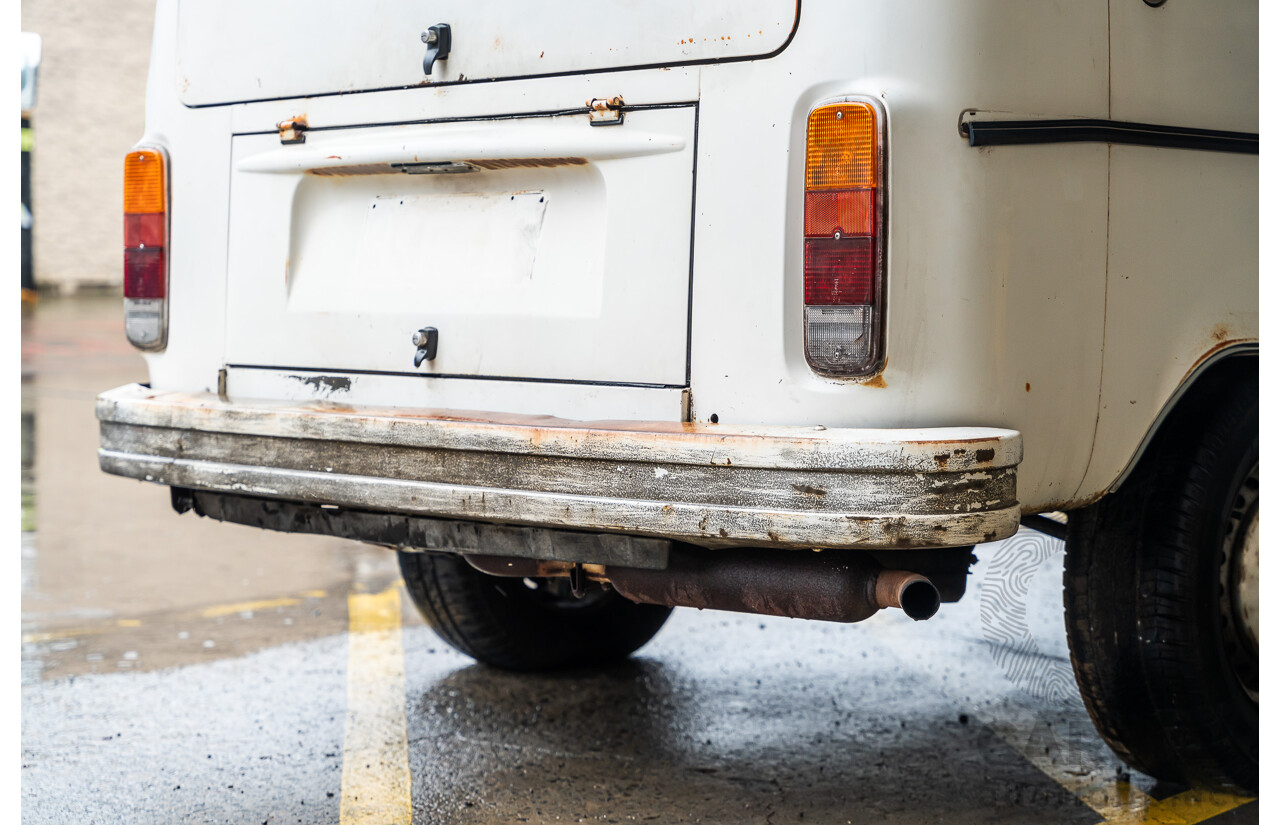 6/1975 Volkswagen Kombi Type 2 T2 Microbus Transporter Van White 1.8L