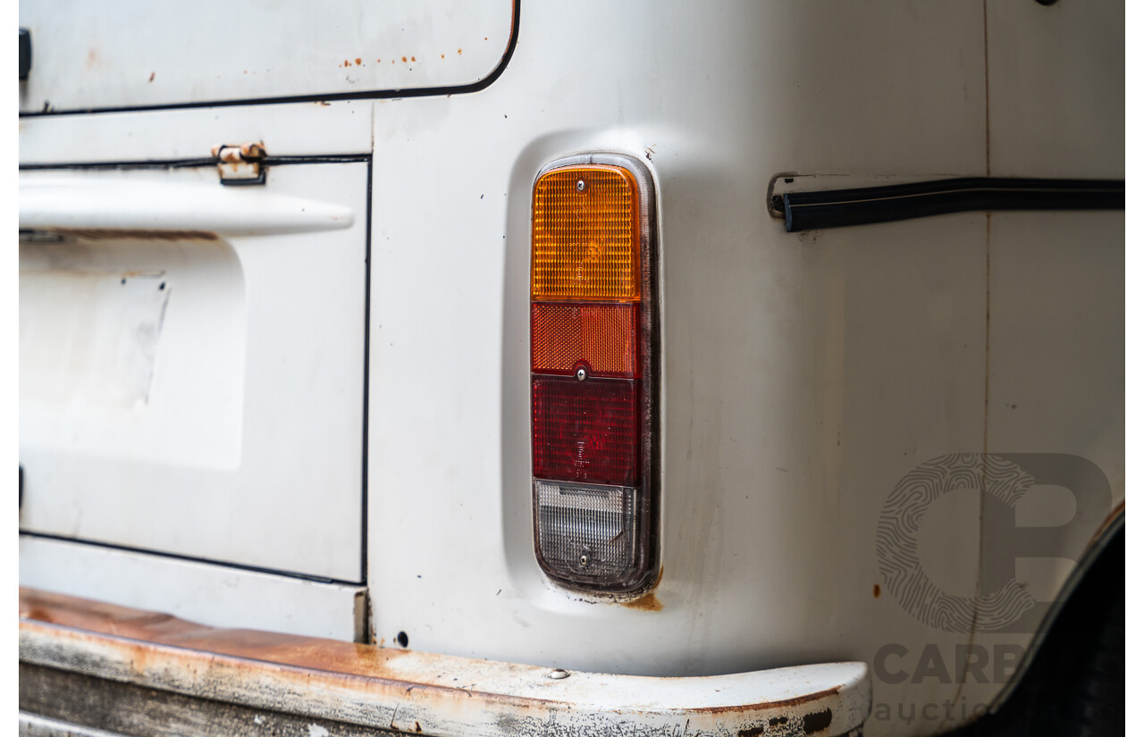 6/1975 Volkswagen Kombi Type 2 T2 Microbus Transporter Van White 1.8L