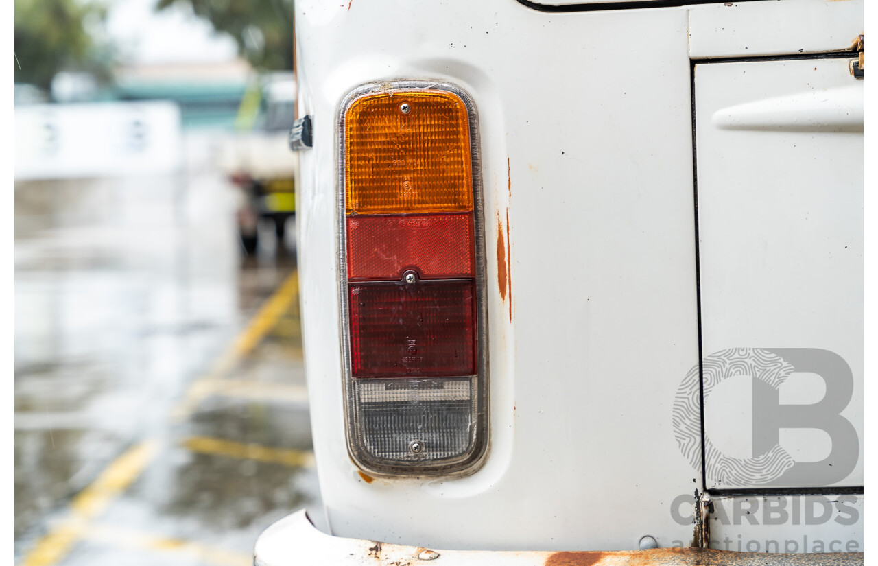6/1975 Volkswagen Kombi Type 2 T2 Microbus Transporter Van White 1.8L