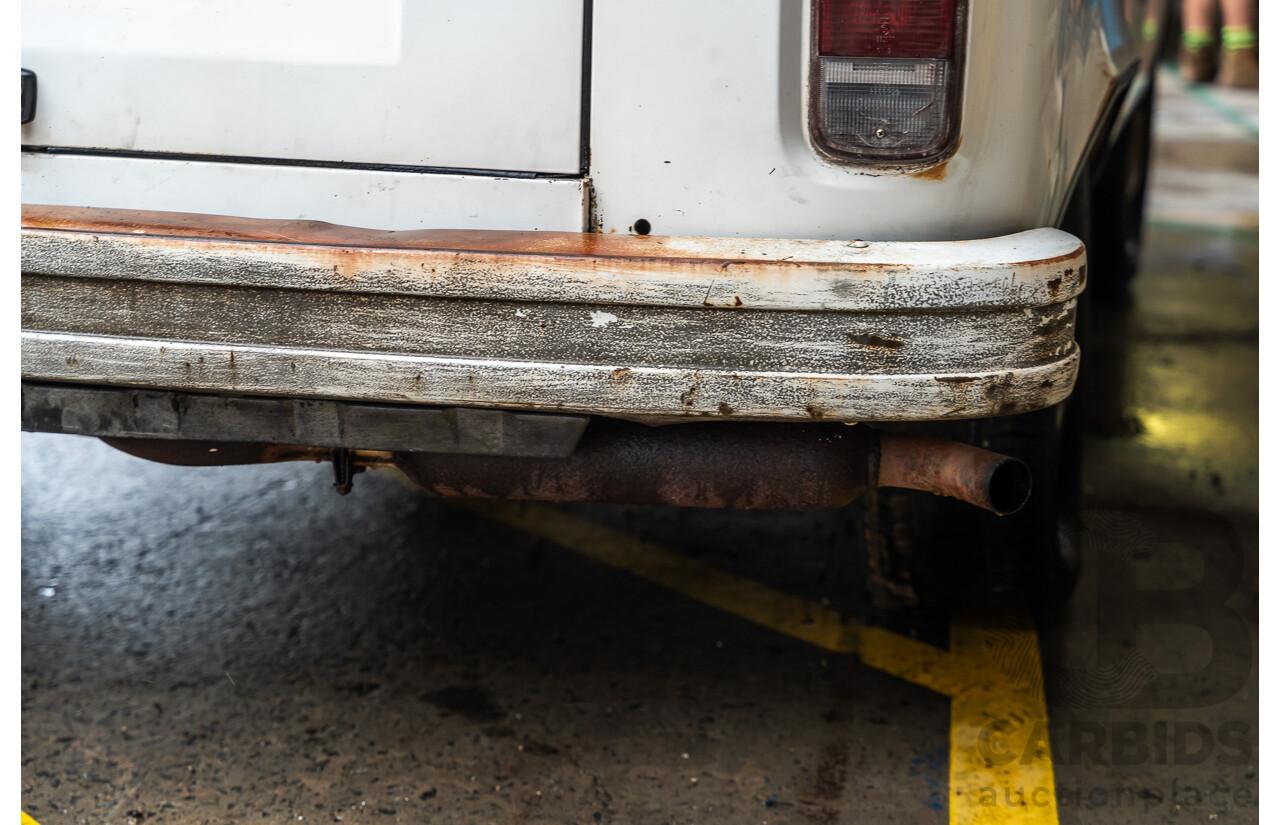 6/1975 Volkswagen Kombi Type 2 T2 Microbus Transporter Van White 1.8L