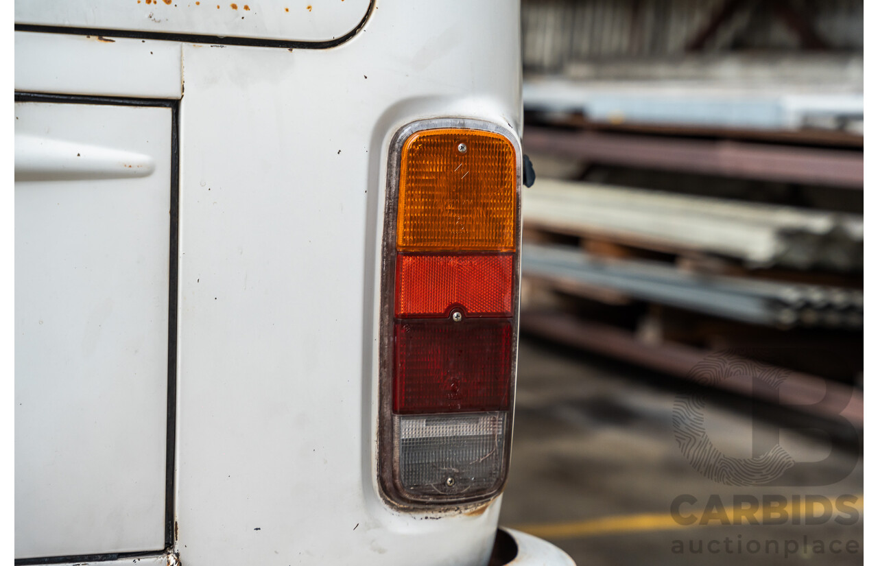 6/1975 Volkswagen Kombi Type 2 T2 Microbus Transporter Van White 1.8L