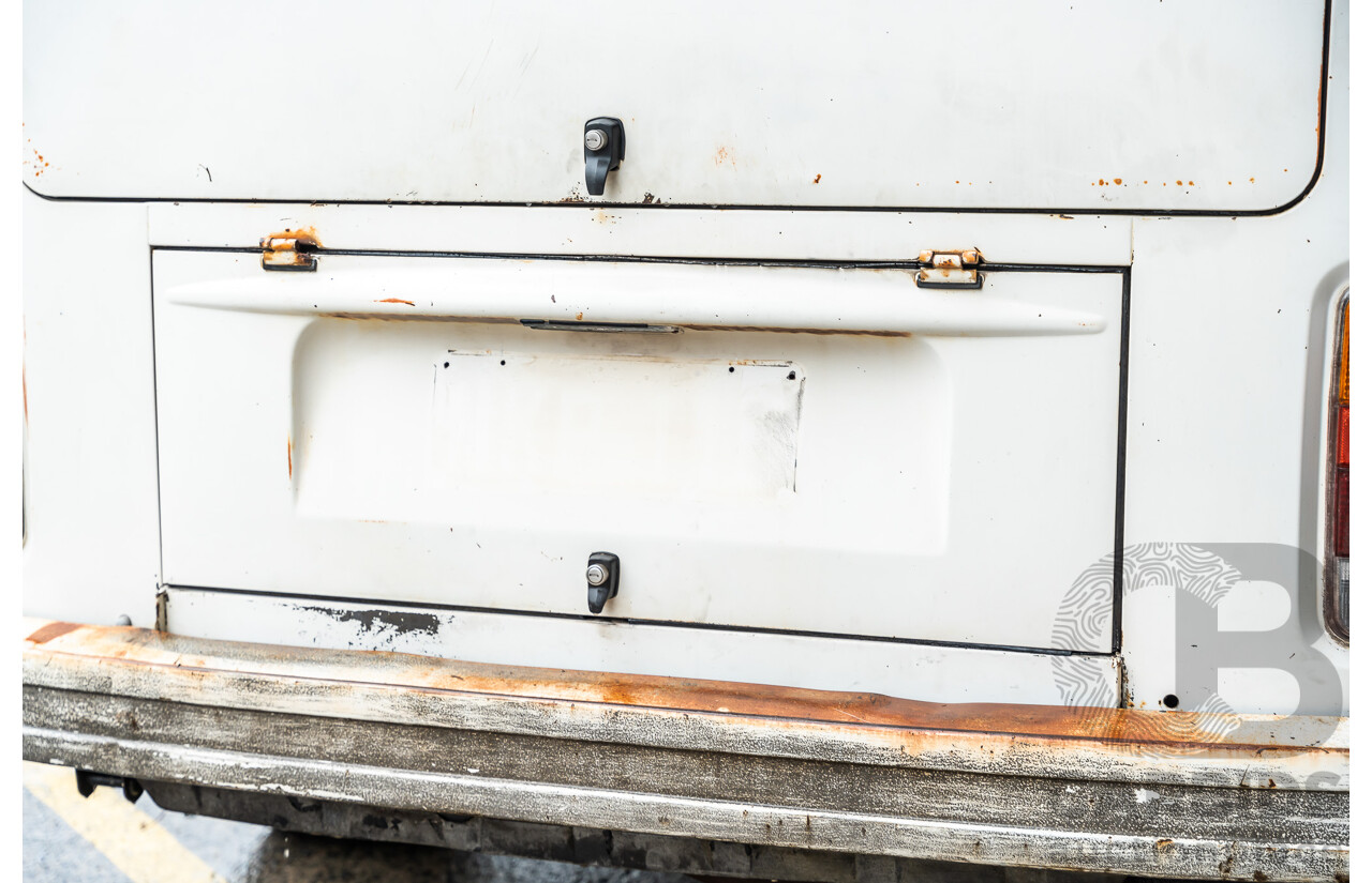 6/1975 Volkswagen Kombi Type 2 T2 Microbus Transporter Van White 1.8L