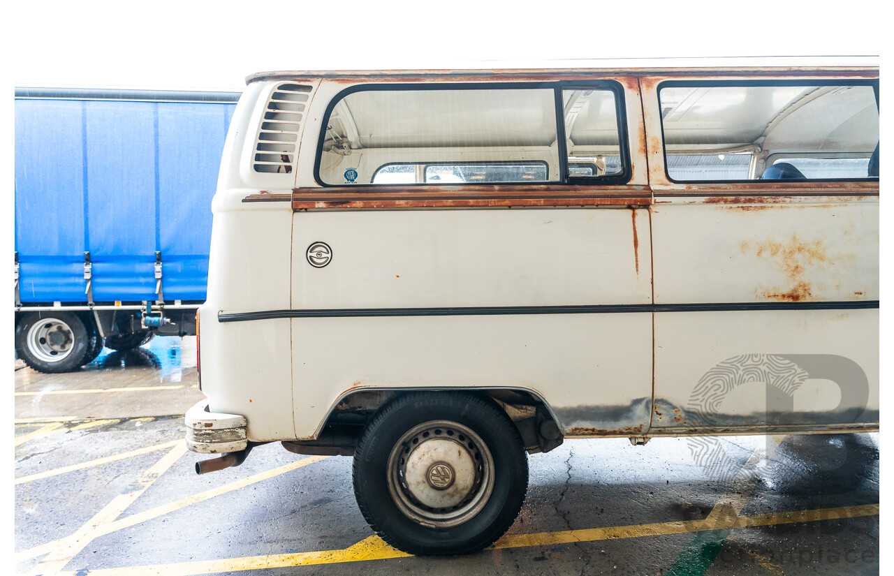 6/1975 Volkswagen Kombi Type 2 T2 Microbus Transporter Van White 1.8L