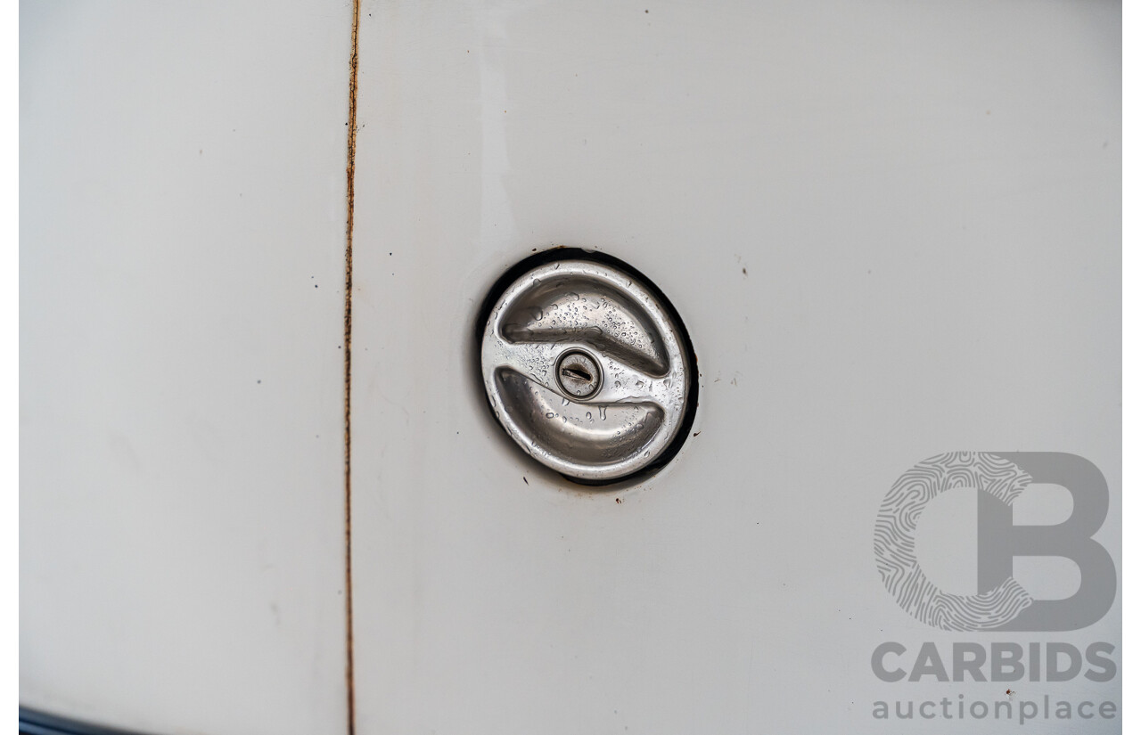 6/1975 Volkswagen Kombi Type 2 T2 Microbus Transporter Van White 1.8L