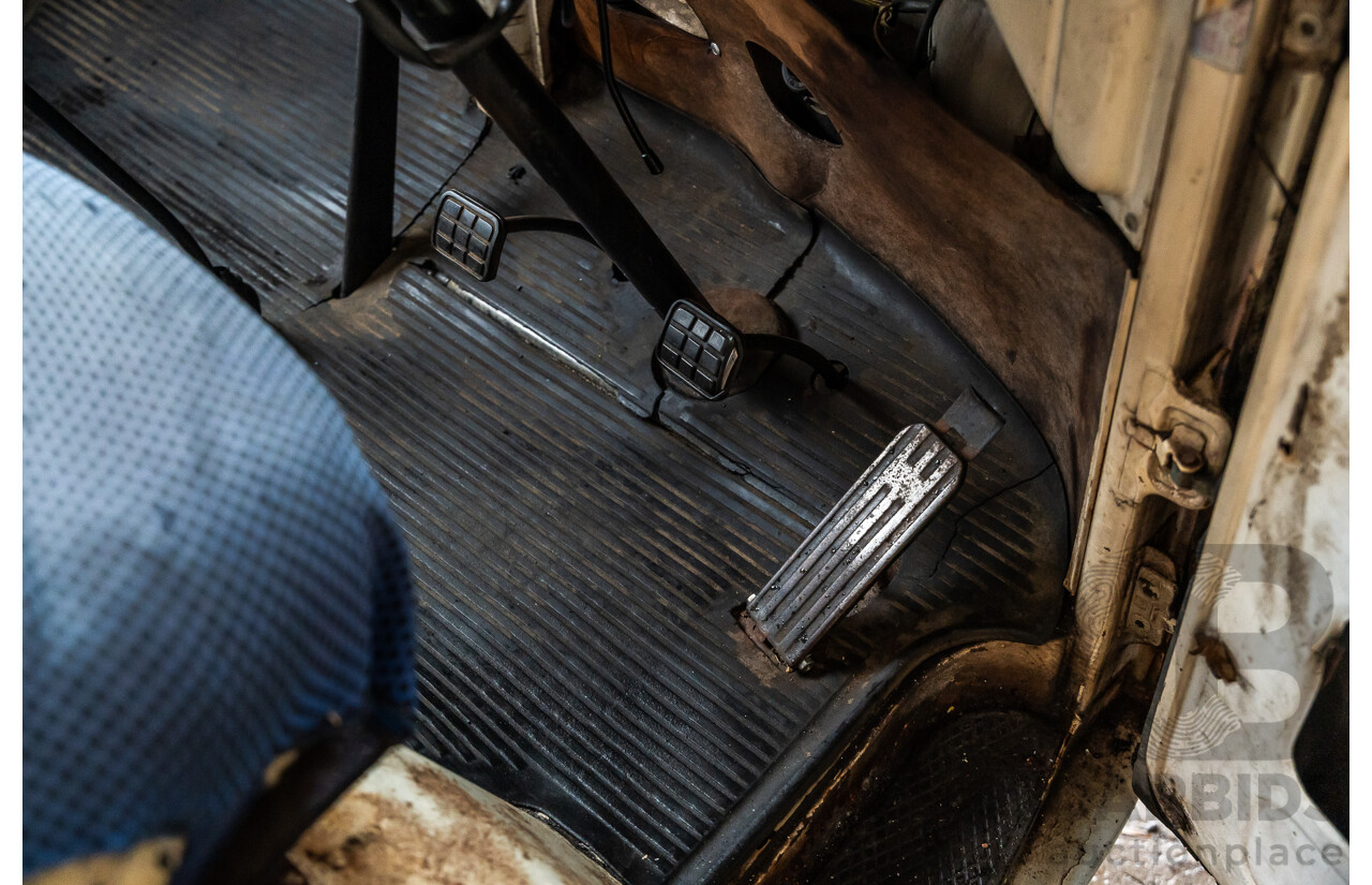 6/1975 Volkswagen Kombi Type 2 T2 Microbus Transporter Van White 1.8L