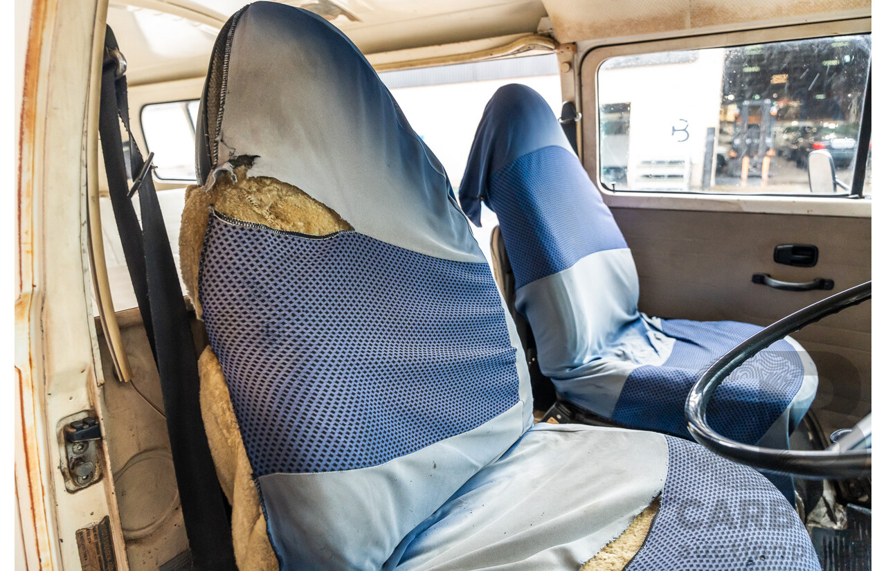 6/1975 Volkswagen Kombi Type 2 T2 Microbus Transporter Van White 1.8L