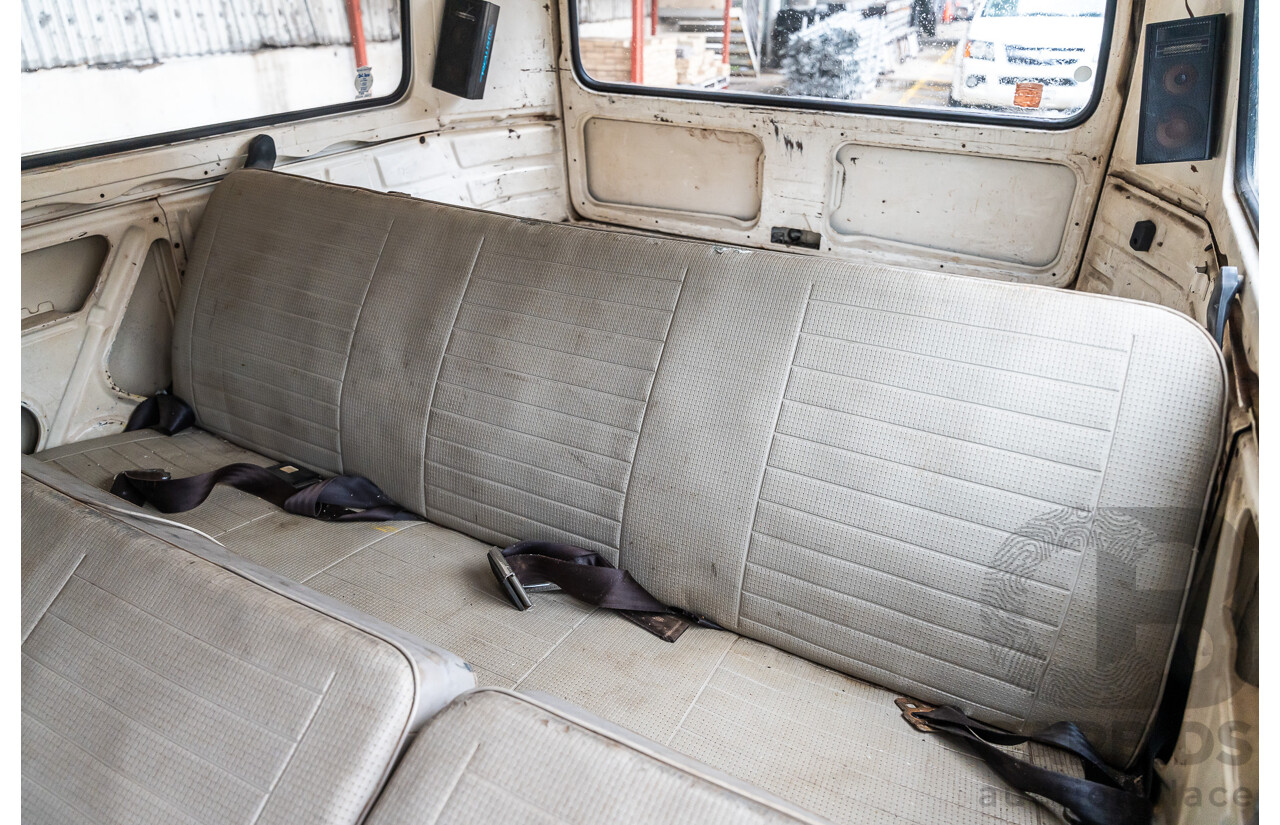 6/1975 Volkswagen Kombi Type 2 T2 Microbus Transporter Van White 1.8L