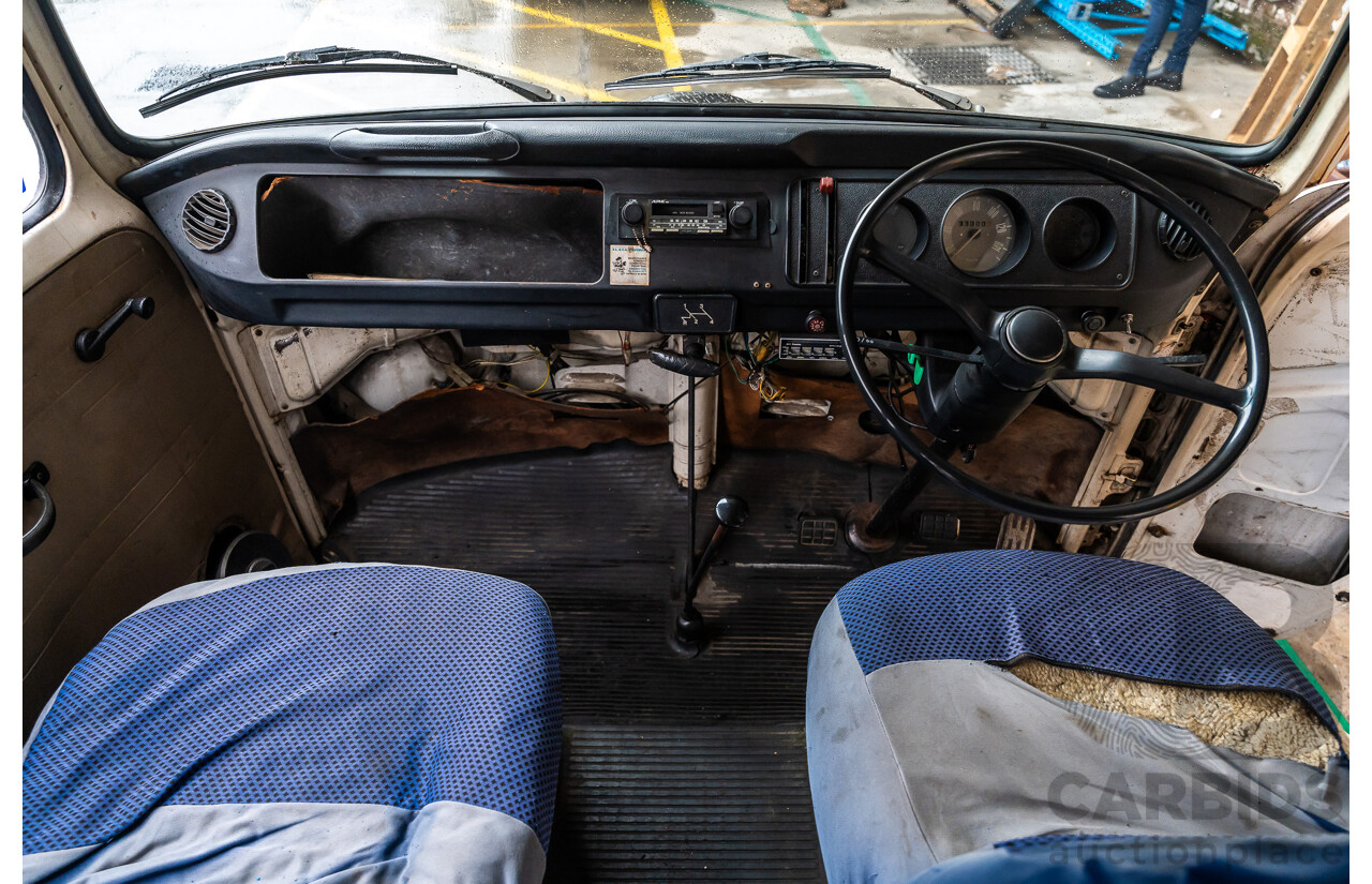 6/1975 Volkswagen Kombi Type 2 T2 Microbus Transporter Van White 1.8L