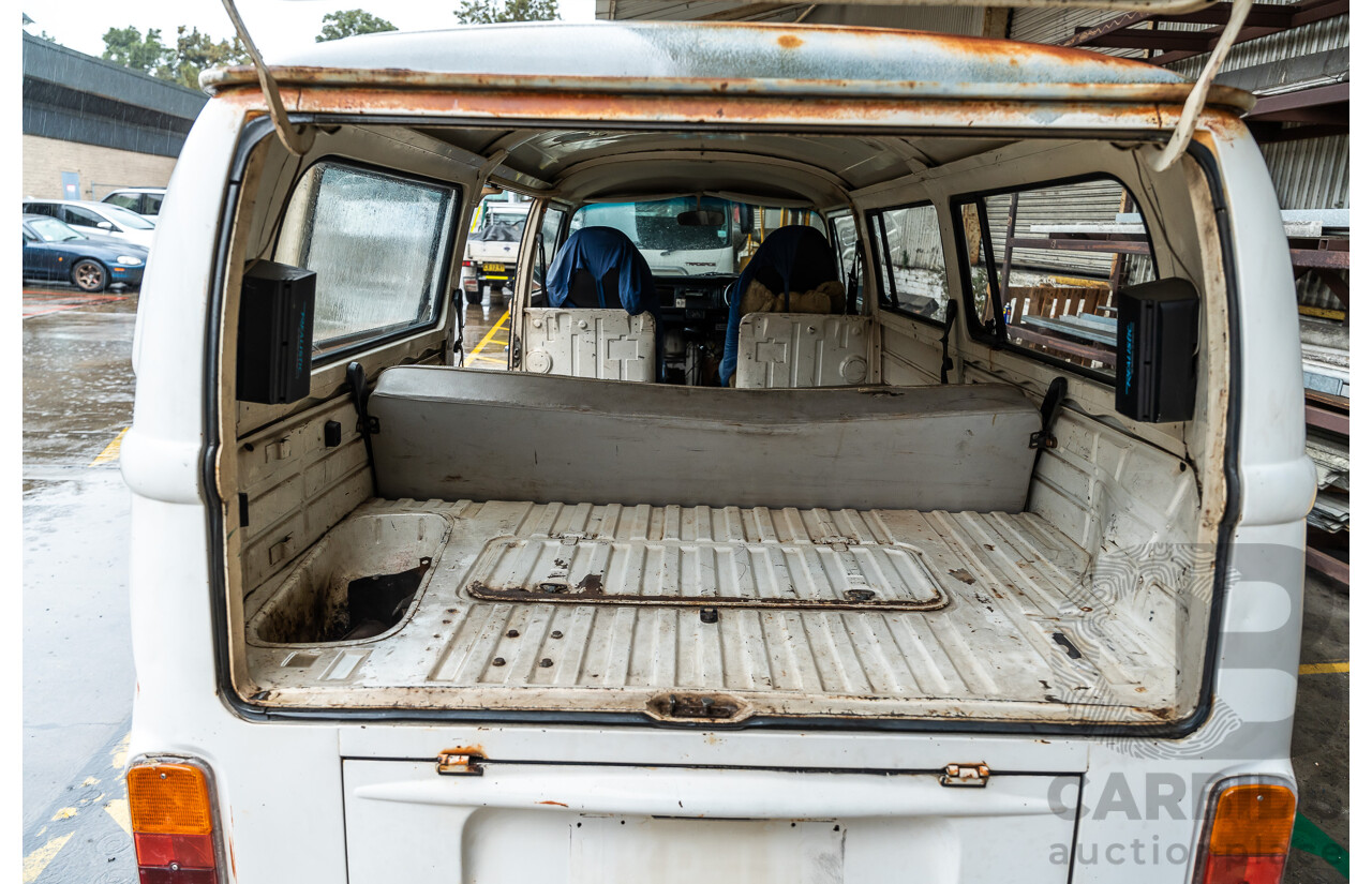 6/1975 Volkswagen Kombi Type 2 T2 Microbus Transporter Van White 1.8L